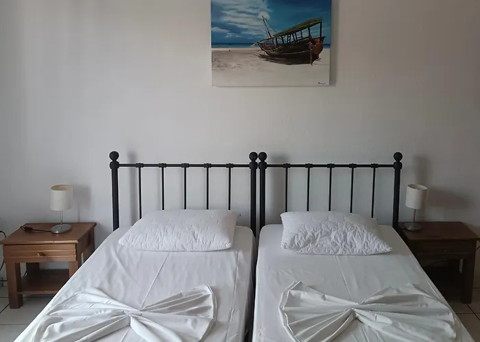 Eliza Studios And Apartments