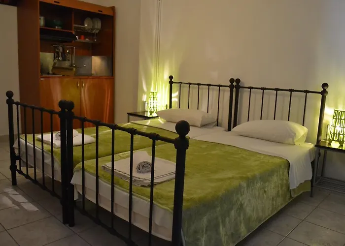 Eliza Studios And Apartments