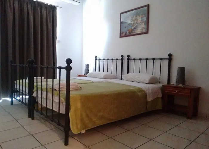Eliza Studios And Apartments